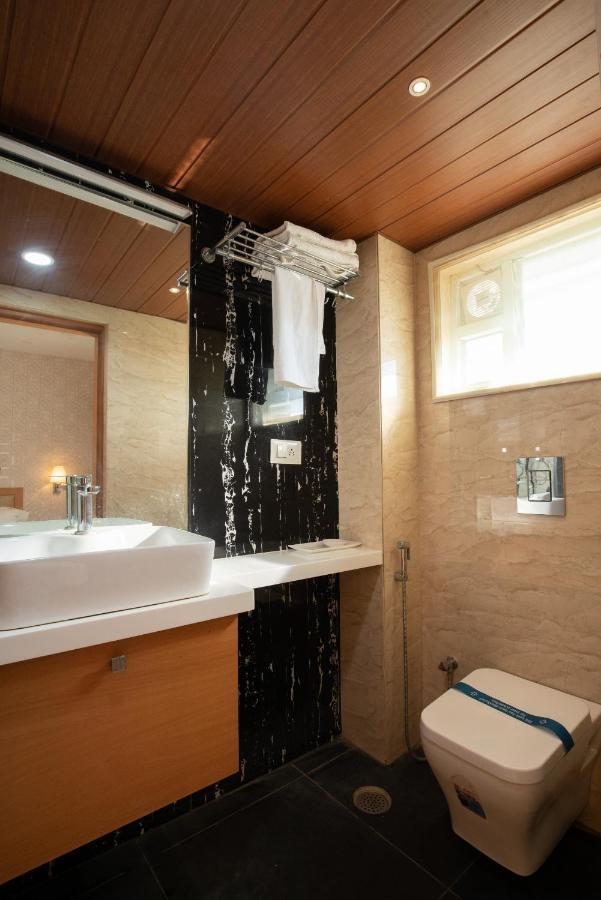 Kvr Capitol Suites Vijayawāda Zewnętrze zdjęcie
